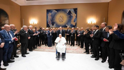 Il Papa incontra la comunità del Gemelli in Vaticano: &quot;Grazie per il buon servizio&quot;