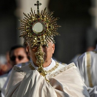 Corpus Domini, il Papa: nelle processioni “una coraggiosa testimonianza di fede”