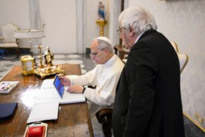 L’immagine della Sindone sui telefoni di tutto il mondo