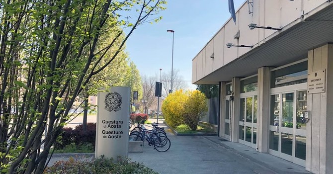Aosta, controlli rafforzati contro la mala-movida: 9 fogli di via, 3 Dacur e 11 avvisi orali Aosta, controlli rafforzati contro la mala-movida: 9 fogli di via, 3 Dacur e 11 avvisi orali