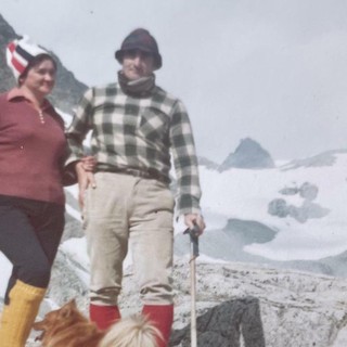 Jean Pieropan con la moglie nel 1974 sulla vetta del Monte Emilius