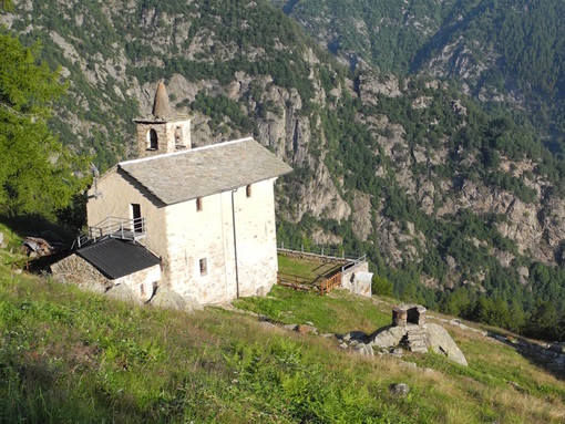 MONTAGNA VDA: A Pontboset, sul sentiero dell’Alta Via fino al Col Pousseuil MONTAGNA VDA: A Pontboset, sul sentiero dell’Alta Via fino al Col Pousseuil