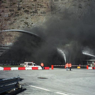 Il Consiglio Valle ricorda le vittime del rogo del Traforo del Monte Bianco