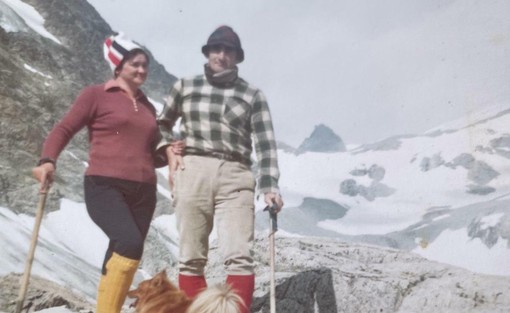 Jean Pieropan con la moglie nel 1974 sulla vetta del Monte Emilius