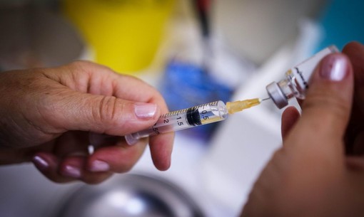 Vaccinati due volte ma in quarantena domiciliare perchè possibili 'portatori di contagio'