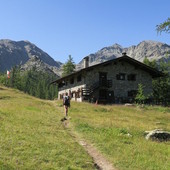 MONTAGNA VDA: Il rifugio Barbustel passando da Praz-Oursie