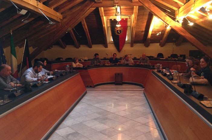 Una seduta della Seconda commissione consiliare del Comune di Aosta