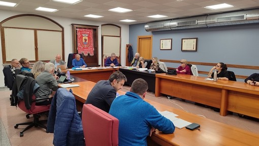 Saint-Christophe, oltre 663 mila euro di variazioni al bilancio: strade, scuole e servizi al centro delle decisioni Saint-Christophe, oltre 663 mila euro di variazioni al bilancio: strade, scuole e servizi al centro delle decisioni