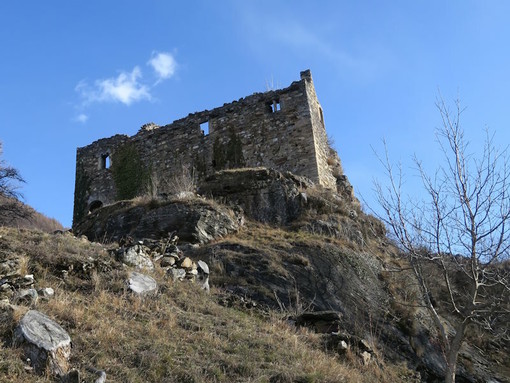 MONTAGNA VDA: Stagno di Holay e Castello di Susey MONTAGNA VDA: Stagno di Holay e Castello di Susey