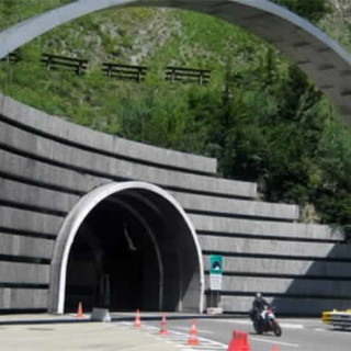 TUNNEL DU MONT BLANC Réhabilitation d’une portion de dalle de roulement et renouvellement des enrobés sur toute la longueur du tunnel