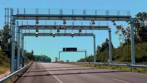 Autostrade “Free Flow”: la modernizzazione che esclude gli anziani e favorisce le truffe