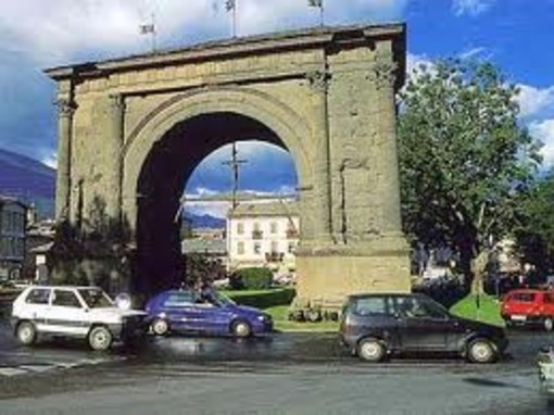 Aosta: Il Consiglio convocato per discutere il nuovo piano del traffico Aosta: Il Consiglio convocato per discutere il nuovo piano del traffico