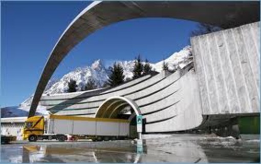 Da domani chiusa per 5 notti l'Aosta Monte Bianco