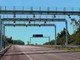 Autostrade “Free Flow”: la modernizzazione che esclude gli anziani e favorisce le truffe Autostrade “Free Flow”: la modernizzazione che esclude gli anziani e favorisce le truffe