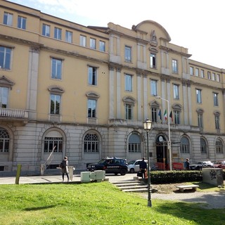 Ricorsi, fiamme e conti in rosso: giornata di scosse tra politica, giustizia e sanità valdostana