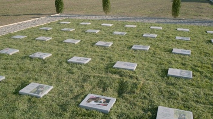 Un cimitero per animali in Italia (immagine dal sito web www.ilfidocustode.it) Un cimitero per animali in Italia (immagine dal sito web www.ilfidocustode.it)