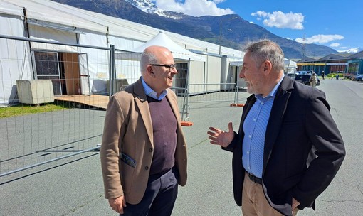 Roberto Sapia (ds) presidente della Chambre con il Segretario generale Vitaliano Vitali Roberto Sapia (ds) presidente della Chambre con il Segretario generale Vitaliano Vitali