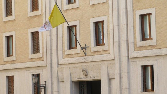 Il Papa prosegue la convalescenza tra riposo e lavoro. Incontro con Parolin