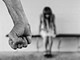 Violenza sessuale sulle figlie e una loro amica minorenne, arrestato 48enne