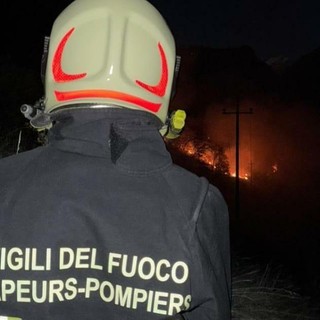 Incendio boschivo a Effraz, domate le fiamme nel comune di Quart