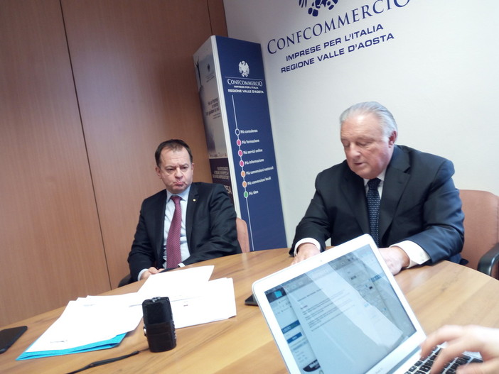 Adriano Valieri (sn) e Graziano Dominidiato, ripettivamente direttore e presidente Cobfcommercio Vda