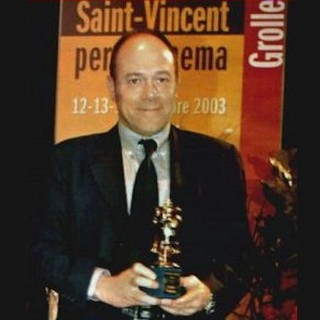 Carlo Verdone con la Grolla d'Oro vinta nel 2003