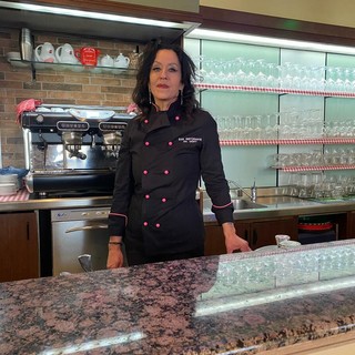 Viky dietro al nuovo bancone
