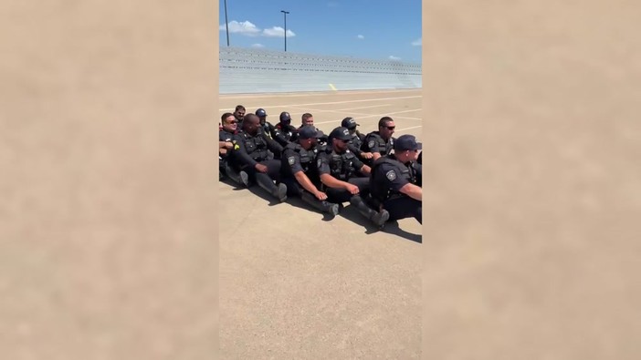 Mondiali 2026, anche la polizia di Dallas omaggia la Norvegia con la Viking Row Mondiali 2026, anche la polizia di Dallas omaggia la Norvegia con la Viking Row