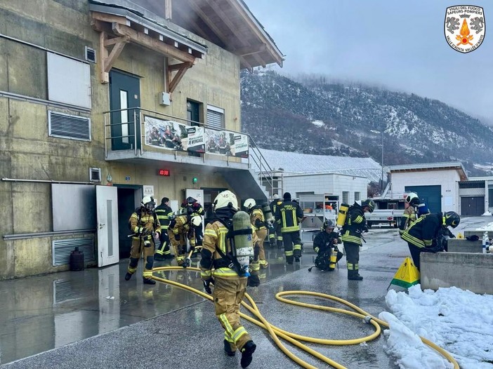 Vigili del Fuoco valdostani e svizzeri in azione: addestramento intenso al Grand San Bernardo Vigili del Fuoco valdostani e svizzeri in azione: addestramento intenso al Grand San Bernardo