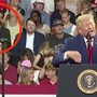 Imita Trump alle sue spalle durante un comizio, il video virale Imita Trump alle sue spalle durante un comizio, il video virale