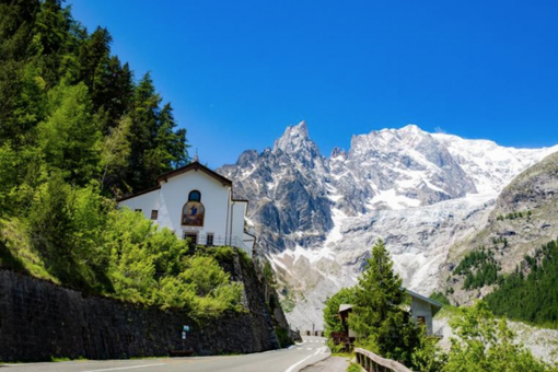 Val Veny, scatta la chiusura invernale della strada dal 13 ottobre Val Veny, scatta la chiusura invernale della strada dal 13 ottobre