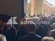 Don Mazzi, a Milano l'arrivo del feretro fra gli applausi commossi Don Mazzi, a Milano l'arrivo del feretro fra gli applausi commossi