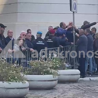 Tensione al Ghetto di Roma, Brigata ebraica insulta Anpi: "Fate schifo, vergogna" Tensione al Ghetto di Roma, Brigata ebraica insulta Anpi: "Fate schifo, vergogna"
