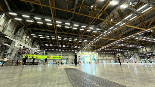L'aereo di carta più grande al mondo, da Pisa il Guinness dei primati