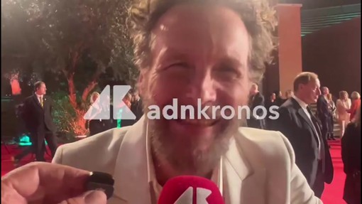 Festa di Roma, è la notte di Jovanotti: lui balla e il red carpet impazzisce Festa di Roma, è la notte di Jovanotti: lui balla e il red carpet impazzisce