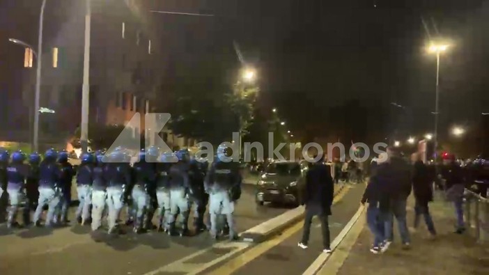 Roma, manifestanti tentano di raggiungere il Circo Massimo: nuovo sbarramento in piazza Albania