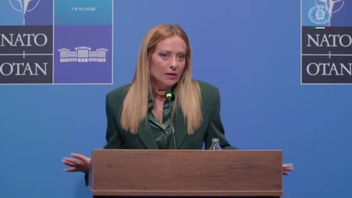 Nato, Meloni: "Non togliamo soldi agli ospedali per rafforzare difesa" Nato, Meloni: "Non togliamo soldi agli ospedali per rafforzare difesa"