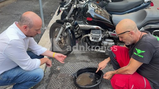 Carburanti annacquati, nuovi casi a Roma: "Nel serbatoio solo acqua e fango, danni per migliaia di euro" Carburanti annacquati, nuovi casi a Roma: "Nel serbatoio solo acqua e fango, danni per migliaia di euro"
