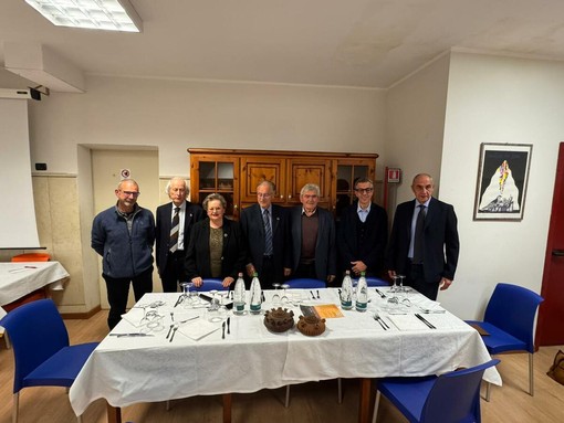 Da sinistra, Mauro Bassignana; Massimo Bal, Tesoriere Circolo; Maria Grazia Vacchina; Giorgio Vola; Vincenzo Grosjean, viticoltore; Corrado Jordan, consigliere regionale; Ezio Mossoni, già direttore Coldiretti VdA.