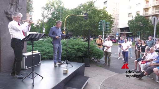 Memoria: con un monologo civile a Piazzale Loreto la cittadinanza inciampa nel ricordo Memoria: con un monologo civile a Piazzale Loreto la cittadinanza inciampa nel ricordo