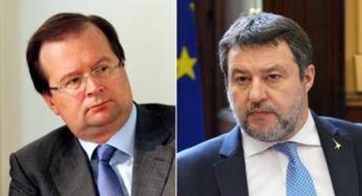 Salvini: "Saluto ad ambasciatore russo? Preferisco stretta di mano a sguardo rabbioso". Opposizioni all'attacco Salvini: "Saluto ad ambasciatore russo? Preferisco stretta di mano a sguardo rabbioso". Opposizioni all'attacco