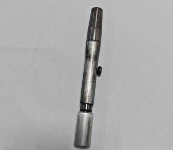 Con una penna-pistola in valigia, fermato in aeroporto Orio al Serio Con una penna-pistola in valigia, fermato in aeroporto Orio al Serio