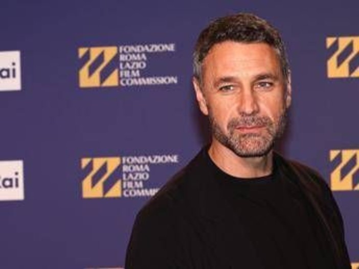 Raoul Bova dopo lo scandalo: "I figli mi hanno aiutato a rialzarmi"
