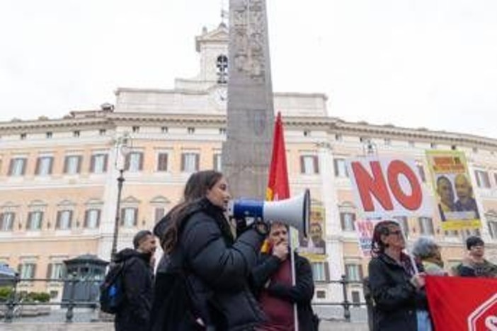 Roma, oggi manifestazione per lo stop alla guerra e il no al Referendum Roma, oggi manifestazione per lo stop alla guerra e il no al Referendum
