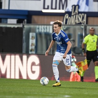 Il Como piega 4-1 la Cremonese e vola in Champions