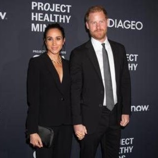 La beneficenza di Harry e Meghan prende una nuova strada e la scelta fa discutere
