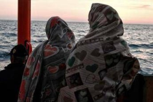 Naufragio al largo della Tunisia, morti 40 migranti