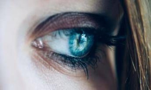 Iniezioni di cellule per rigenerare la cornea, oculisti: "Vicini a sconfiggere la cecità"