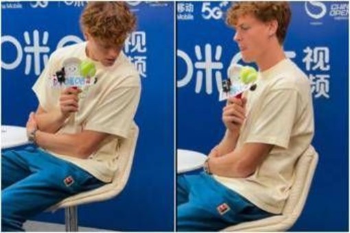 Gli cade il telefono, ma non lo raccoglie: Sinner 'sbadato' a Pechino