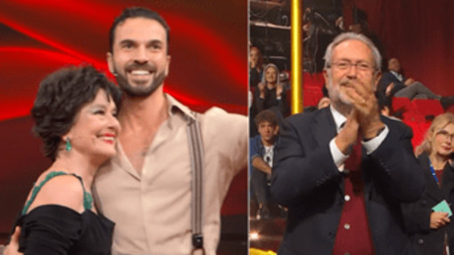 Ballando, Monica Guerritore riceve la standing ovation e si commuove: in piedi il marito Roberto Zaccaria
